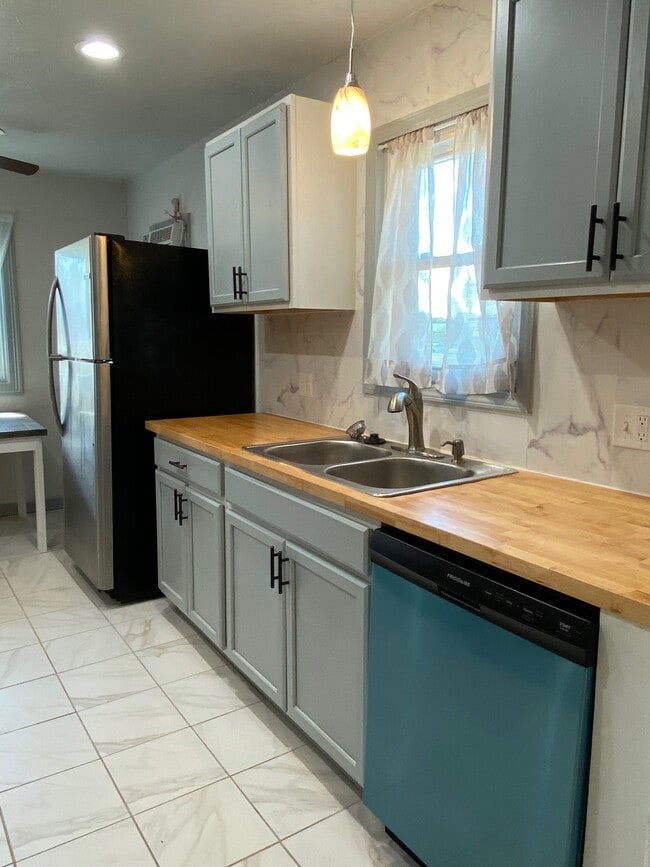 Photo - 315 W Lilac Ln