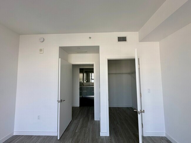 Photo - 558 NW 30th St Unidad A7