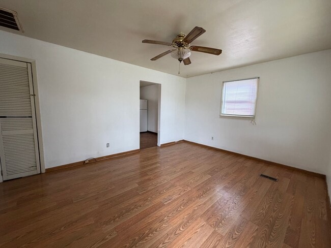 Photo - 3 Bed 1 Bath 1100.00