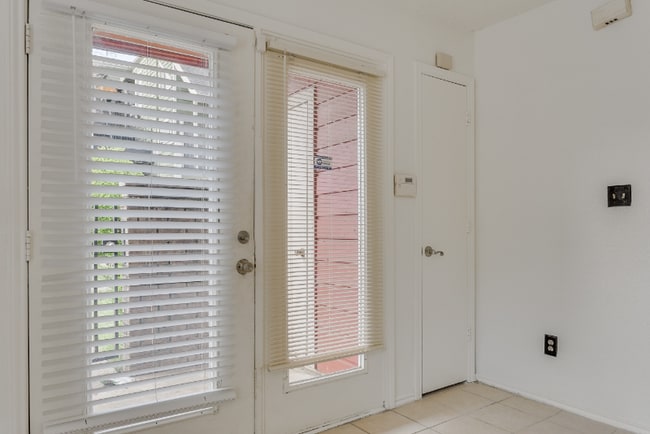 Photo - 9825 Walnut St Apartamento Unidad M103