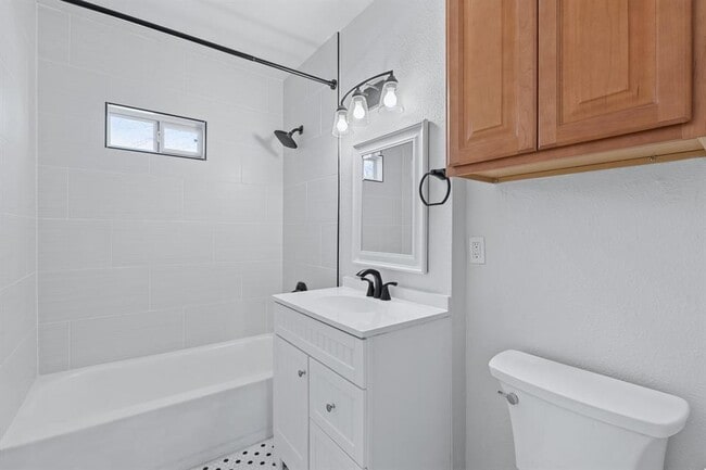 Photo - 105 Riverside Dr