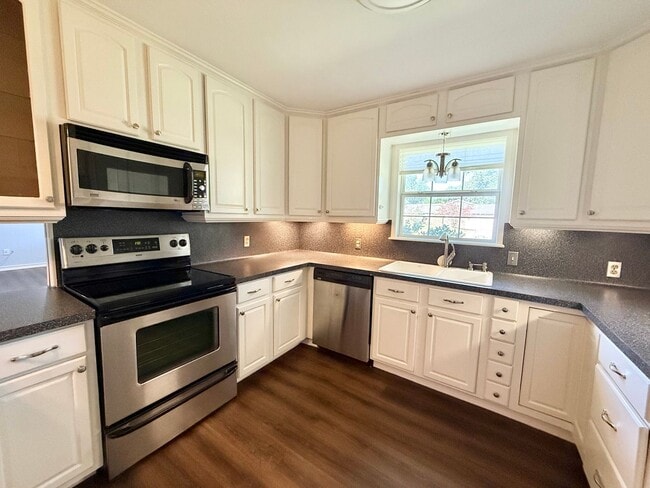 Photo - Spacious, Updated 3-bed/2-bath!