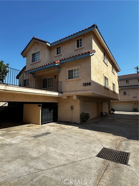 Photo - 1898 Vine St Townhome