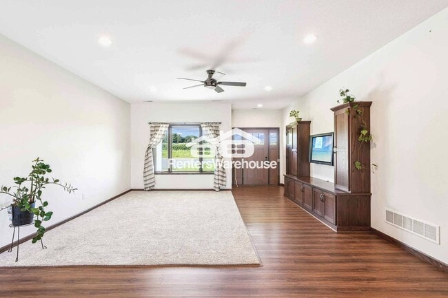 Photo - 161 230th St