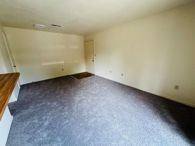 Photo - 872 Claytor Square
