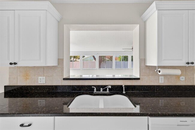 Photo - 4300 50th Pl S