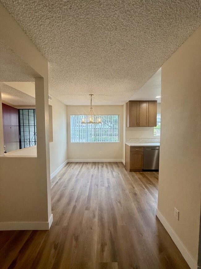 Building Photo - Gorgeous fully remodeled condominium