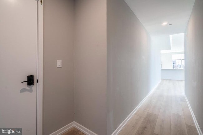 Building Photo - 2401 Washington Ave Unit 3G