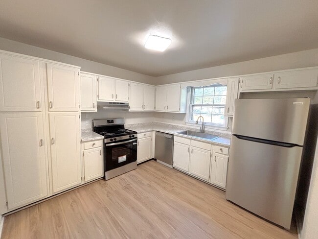 Photo - 3 bedroom/ 1.5 bathroom- Courthouse Green