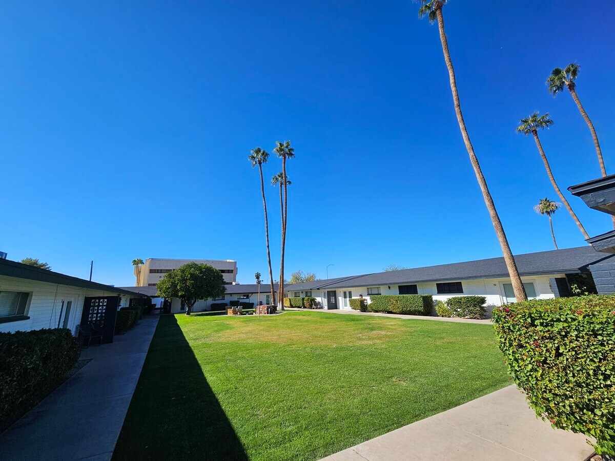 Photo - Town & Country Apartments