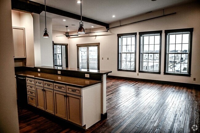 Building Photo - 124 E Main St Rental