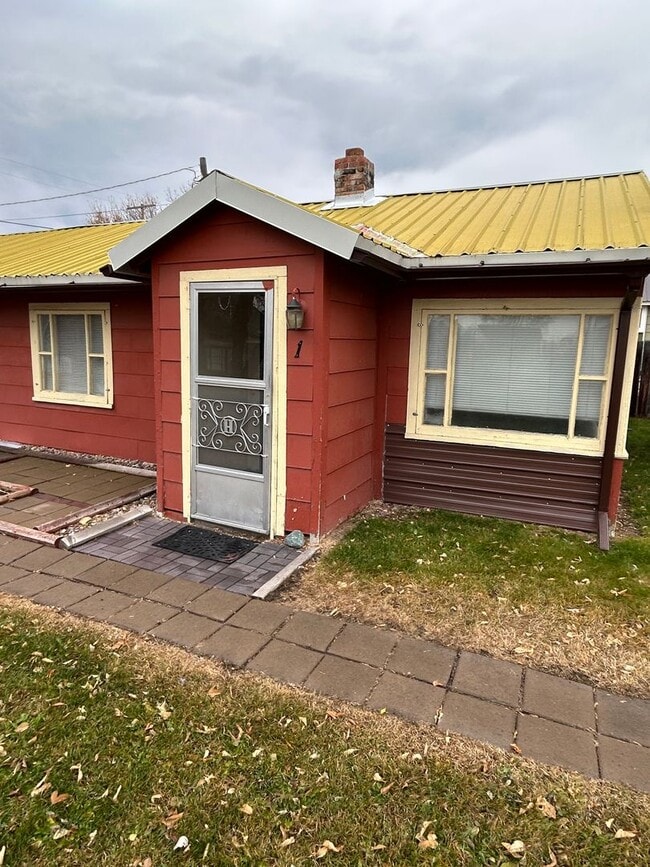 Building Photo - 738 9th Ave W Unit #1 (290)