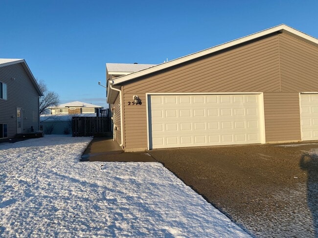 Photo - 3 Bedroom Twinhome near the New Sandford Hospital!!