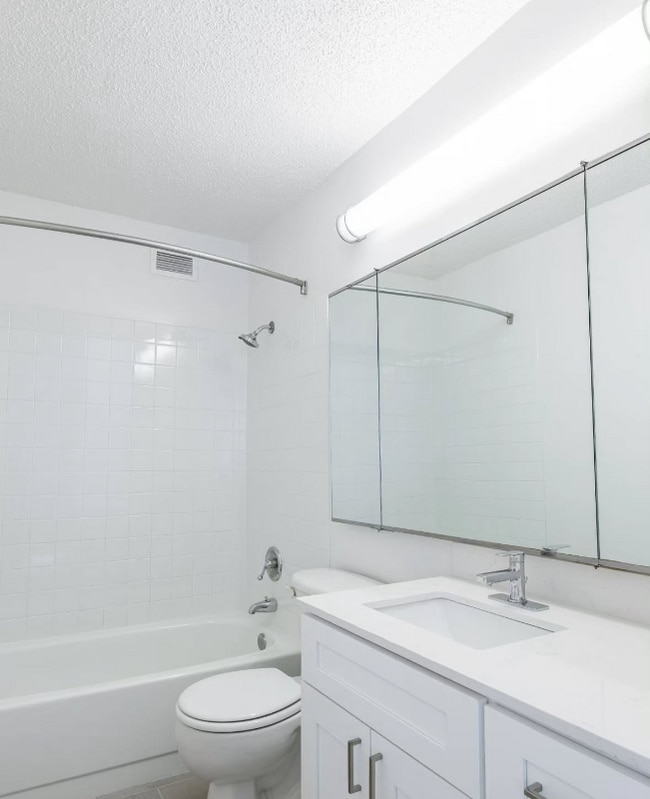 Photo - 211 E Wacker Dr