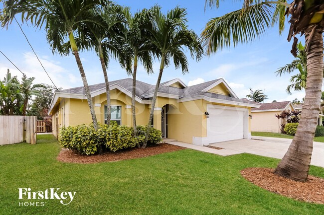 Photo - 6484 Robinson St