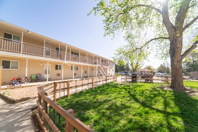 Photo - 5965 Yukon St