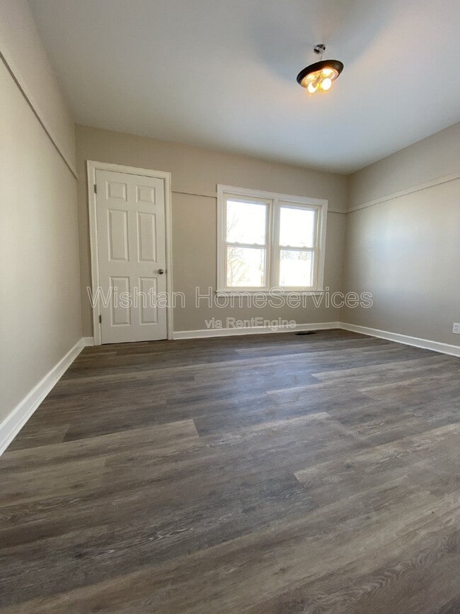 Photo - 427 W Murray St