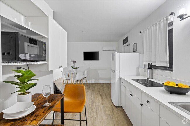 Building Photo - 2788 SW 33rd Ct Unit B Rental