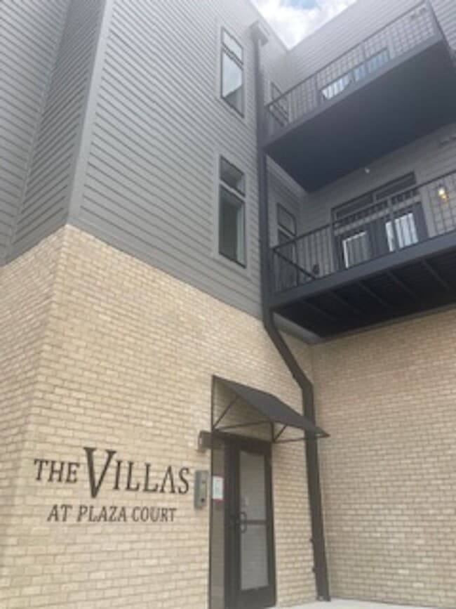 Building Photo - Newer Upscale Apartment Unit 203