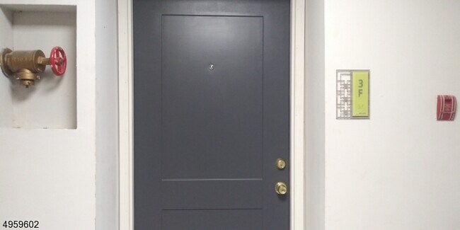 Photo - 293 Hawthorne Ave Unit 3F