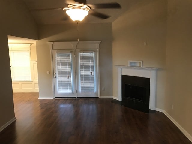 Photo - 434 Roberts Way