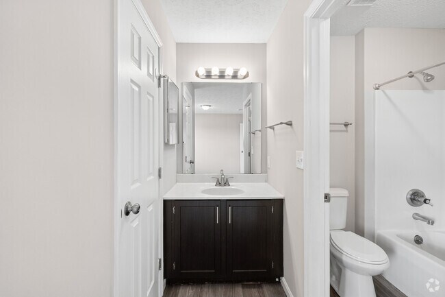 3BR, 2BA - 1,232SF - Primary Bathroom
