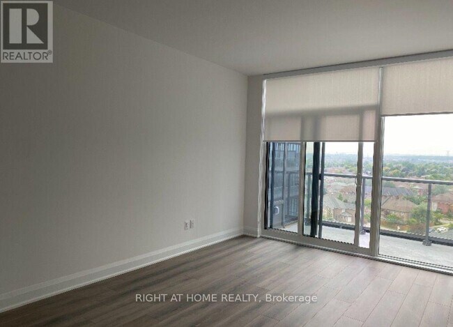Photo - 10 Gatineau Dr Unit 1007W