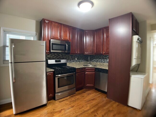 3572 W Dickens Ave Unit 1