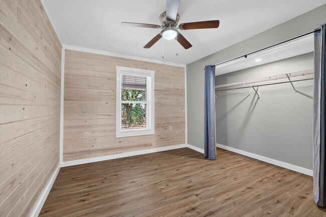 1311 Oak St