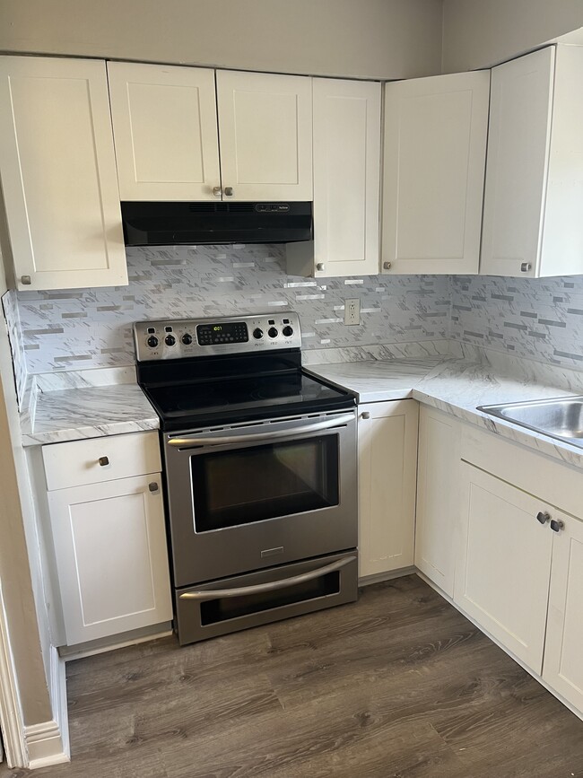 Building Photo - 9420 N 50th St Unit A