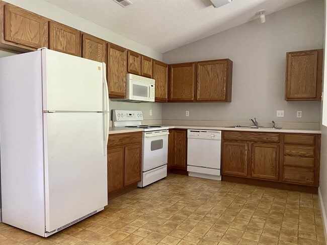Photo - 809 Garcia Way