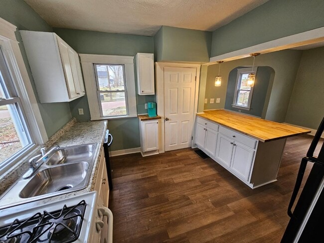 Photo - 442 Matthews St