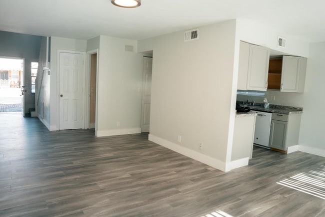 Photo - 5884 Dewberry Way