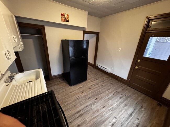 Building Photo - 1921 Market St Unit 2