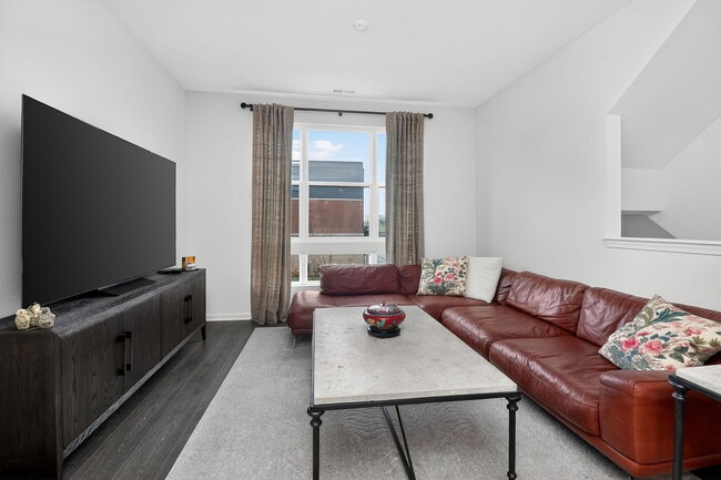 Photo - 2213 Venture Dr