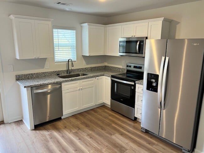 Photo - 964 Waterford Ln