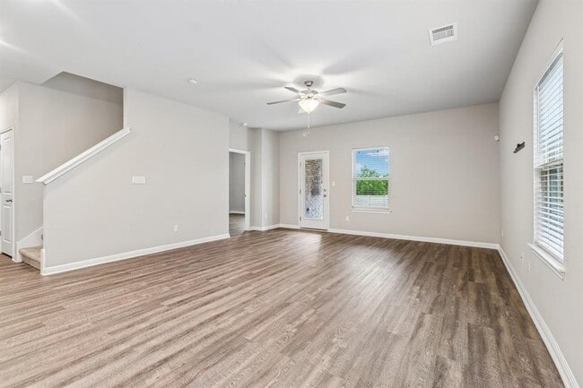 Photo - 616 Sigourney Wy