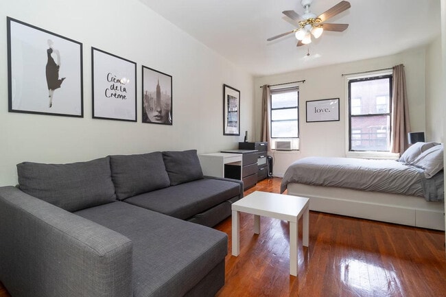 Building Photo - 300 E 82nd St Rental