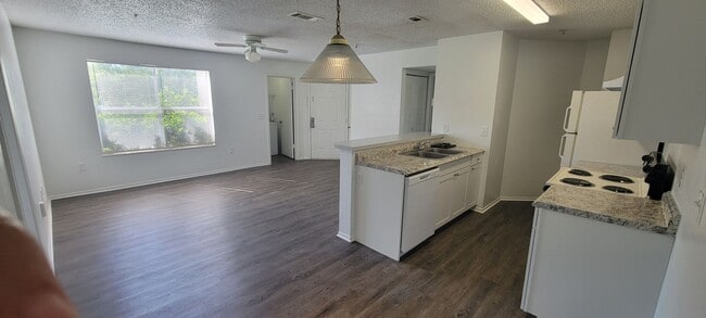 Building Photo - Landing - 633-107 Unit 633-107 Rental