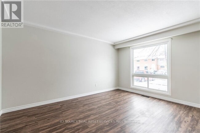 Photo - 205 Carlyle Dr