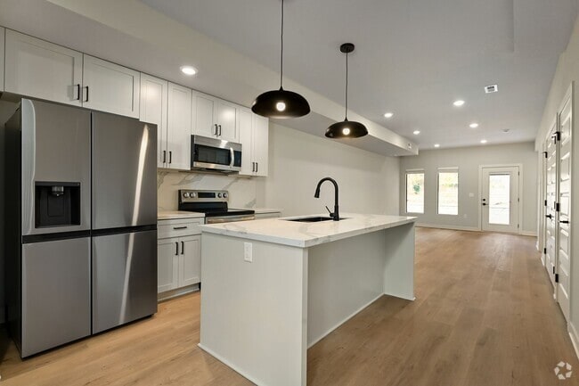 Building Photo - Luxury 2-Bedroom Townhome