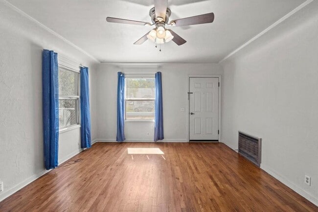 Photo - 914 W 4th St Unit 914