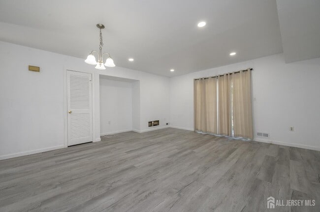 Photo - 805 Darlington Dr