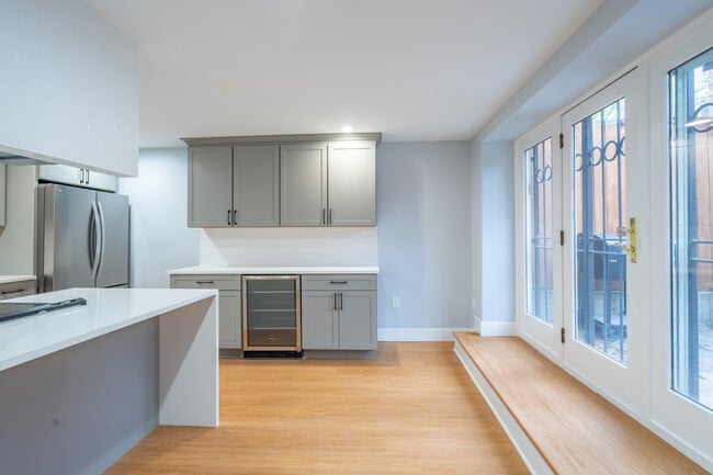 Building Photo - 614 Columbus Ave Unit B2