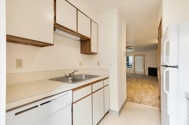Raleigh Court Apartments