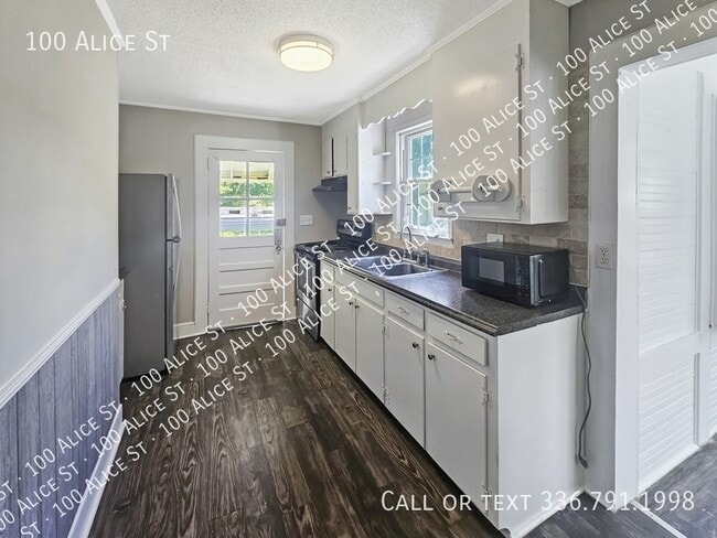Photo - 100 Alice St