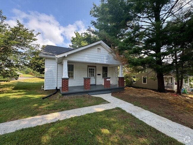 Building Photo - Cute Cape Cod Rental