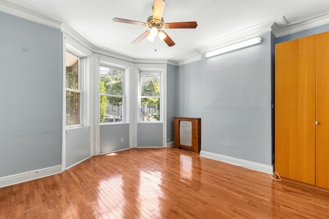 Photo - 21 49th St