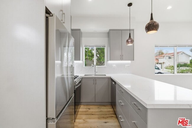 Photo - 8337 Gladbeck Ave