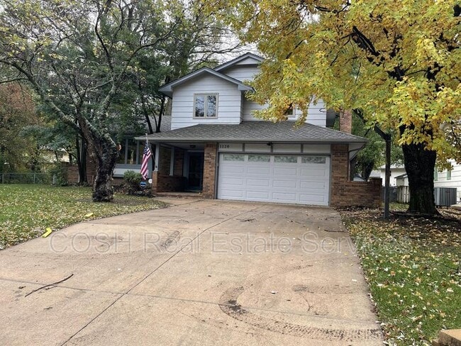 Photo - 1120 E James St